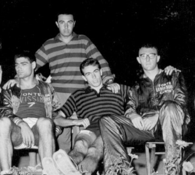 A Cantù Gianni Corsolini in piedi con Masocco, Sarti e Motto